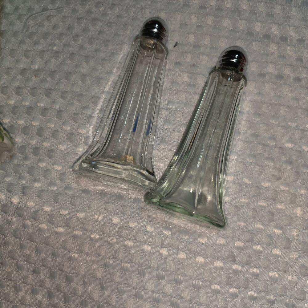 VINTAGE HALCO SET OF SALT PEPPER SHAKERS CLEAR